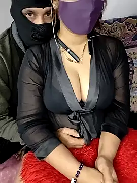 Snapshot of couple00795 chatting on February 6, 2025, 7:18 pm couple00795 online show from February 6, 2025, 7:18 pm