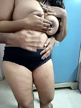 Snapshot of couple00795 chatting on January 10, 2025, 10:15 pm couple00795 online show from January 10, 2025, 10:15 pm