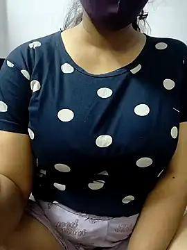 Snapshot of couple00795 chatting on December 4, 2024, 10:02 pm couple00795 online show from December 4, 2024, 10:02 pm