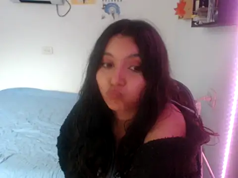 HannaKlein online show from September 8, 2025, 5:34 pm