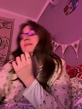 Baby Li  online show from February 12, 2025, 9:33 pm