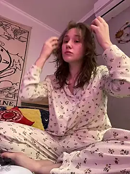 Baby Li  online show from December 9, 2024, 7:07 pm