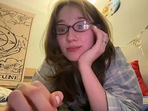 Baby Li  online show from February 6, 2025, 8:13 pm