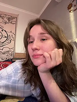 Baby Li  online show from February 13, 2025, 1:48 pm