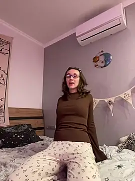 Baby Li  online show from December 24, 2024, 7:00 pm