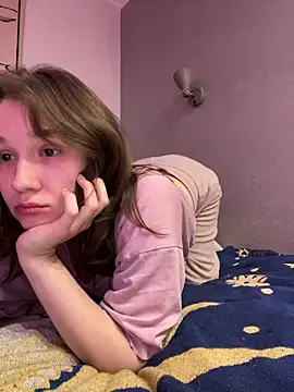 Baby Li  online show from December 18, 2024, 7:08 pm