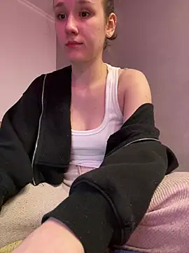 Baby Li  online show from December 16, 2024, 7:21 pm