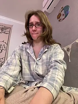 Baby Li  online show from February 9, 2025, 1:25 pm