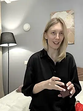 AvelinaLeoni online show from October 7, 2025, 7:09 am