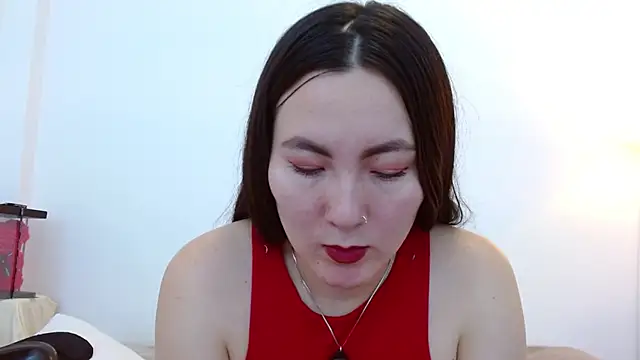 Elle Lee  online show from May 28, 2026, 4:02 pm
