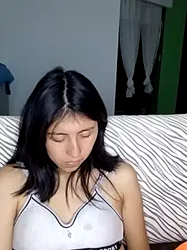sarah12333 online show from June 17, 2026, 12:21 am