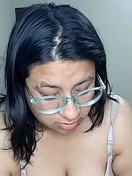 sarah12333 online show from July 9, 2026, 2:56 am