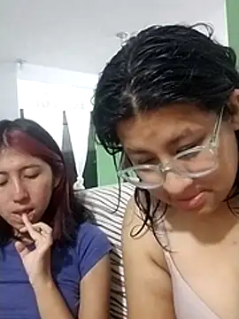sarah12333 online show from July 16, 2026, 4:09 am