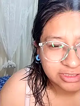 sarah12333 online show from June 19, 2026, 4:51 am