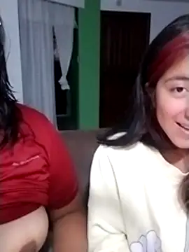 sarah12333 online show from July 14, 2026, 1:27 am