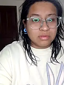 sarah12333 online show from July 8, 2026, 4:13 am