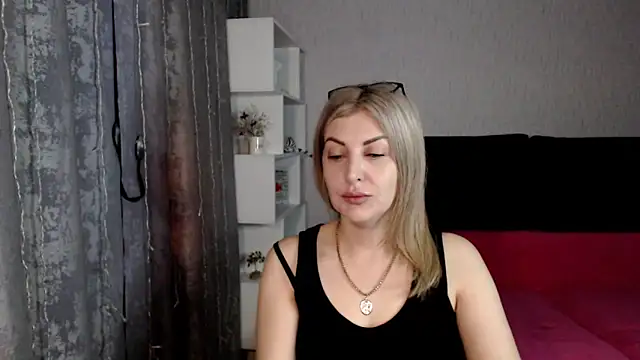 Amelia Harper online show from March 18, 2025, 6:28 am