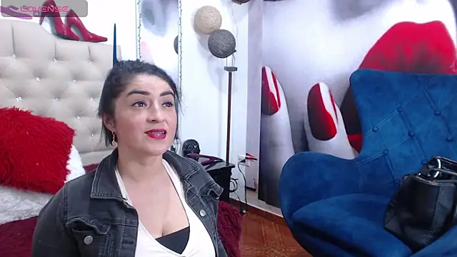 Snapshot of karenlennox1 chatting on February 7, 2025, 12:53 am karenlennox1 online show from February 7, 2025, 12:53 am