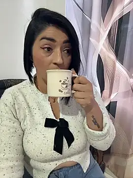 karenlennox1 online show from April 10, 2026, 10:50 pm