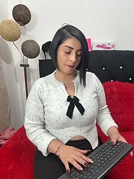 karenlennox1 online show from December 20, 2025, 12:13 am