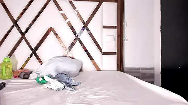 molly sweetee online show from April 8, 2026, 1:40 am