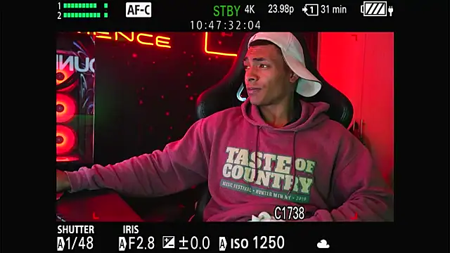 Jhonyblack 1 online show from December 19, 2025, 4:16 am