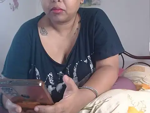 Snapshot of TASHa009 chatting on March 5, 2025, 2:36 am TASHa009 online show from March 5, 2025, 2:36 am