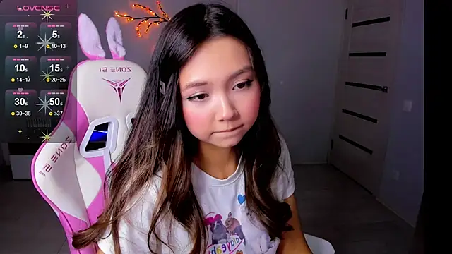 Snapshot of Fluffy_Rose chatting on October 2, 2025, 11:57 am Fluffy Rose online show from October 2, 2025, 11:57 am