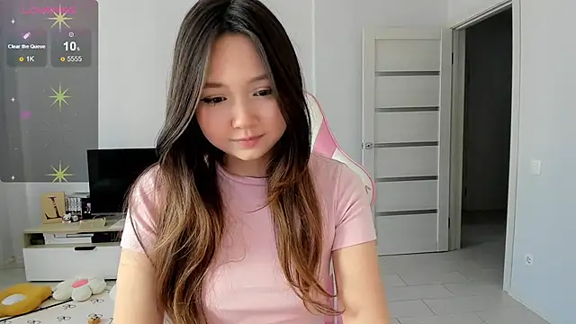 Fluffy Rose online show from April 29, 2026, 9:46 am