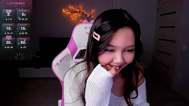 Snapshot of Fluffy_Rose chatting on October 6, 2025, 3:13 pm Fluffy Rose online show from October 6, 2025, 3:13 pm