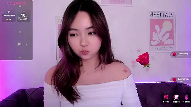 Snapshot of Fluffy_Rose chatting on February 21, 2025, 8:18 am Fluffy Rose online show from February 21, 2025, 8:18 am