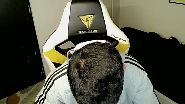 Snapshot of bby_santi chatting on October 6, 2025, 5:24 pm bby santi online show from October 6, 2025, 5:24 pm