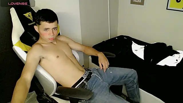 Snapshot of bby_santi chatting on September 22, 2025, 12:44 pm bby santi online show from September 22, 2025, 12:44 pm