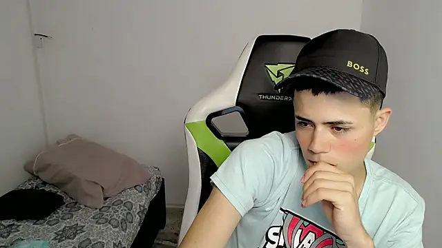 Snapshot of bby_santi chatting on March 11, 2025, 5:24 pm bby santi online show from March 11, 2025, 5:24 pm