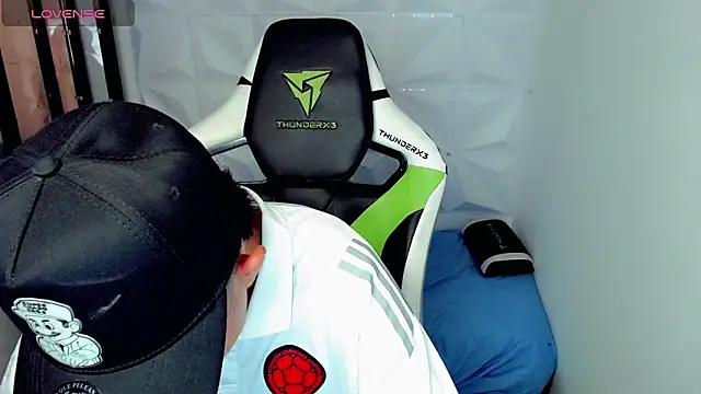 Snapshot of bby_santi chatting on December 17, 2024, 12:54 pm bby santi online show from December 17, 2024, 12:54 pm