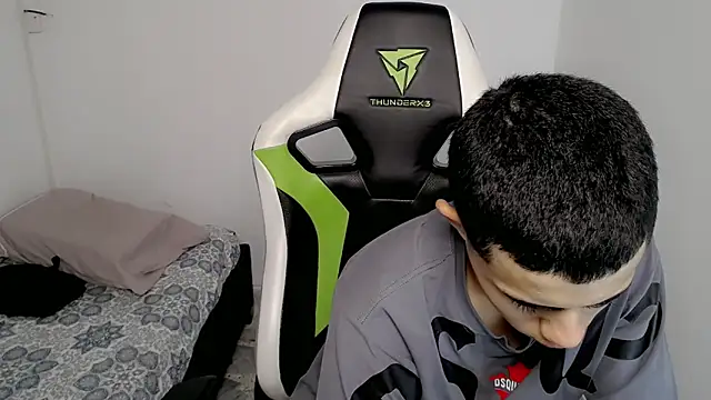 Snapshot of bby_santi chatting on March 10, 2025, 4:57 pm bby santi online show from March 10, 2025, 4:57 pm