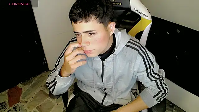 Snapshot of bby_santi chatting on October 5, 2025, 12:12 am bby santi online show from October 5, 2025, 12:12 am