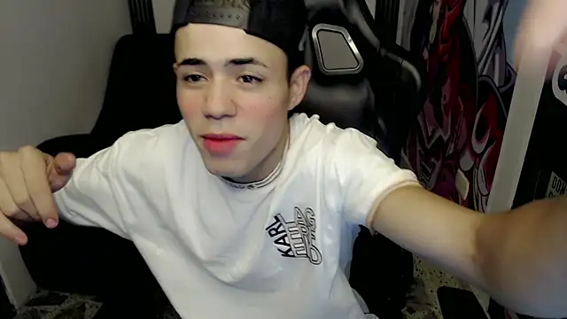 Snapshot of bby_santi chatting on February 12, 2025, 12:33 pm bby santi online show from February 12, 2025, 12:33 pm