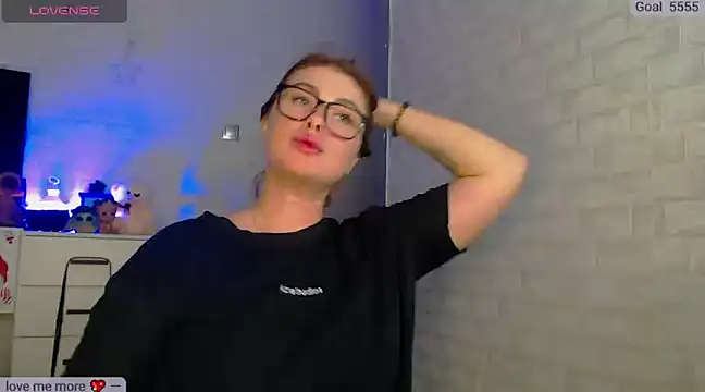 SuchCute online show from March 22, 2025, 1:08 pm