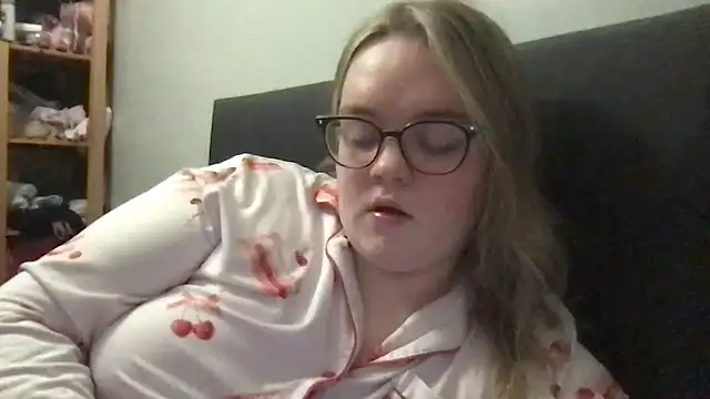 honeyyy24 online show from February 19, 2026, 11:12 pm