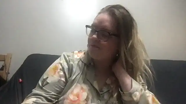 honeyyy24 online show from November 19, 2025, 10:32 pm