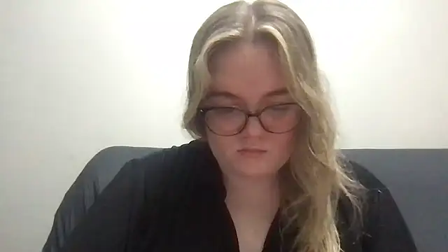 honeyyy24 online show from March 26, 2026, 5:11 pm