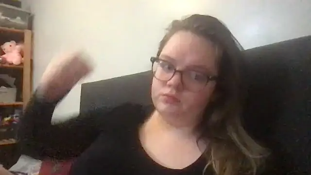 honeyyy24 online show from December 15, 2025, 9:20 pm