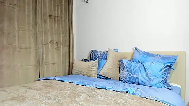 kirraa  online show from October 27, 2025, 7:37 pm