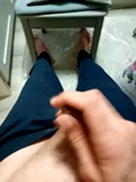 AndreiDts92 online show from April 15, 2026, 10:32 pm