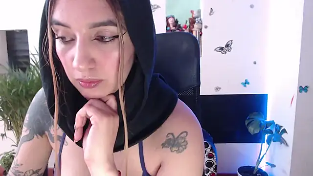 Lia-mitch online show from November 4, 2025, 6:44 pm