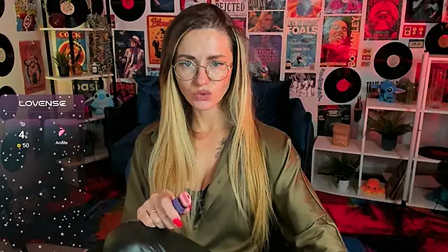 LadyIzabel online show from February 19, 2025, 10:45 am