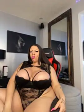 curvyfunlover online show from June 19, 2026, 12:33 pm