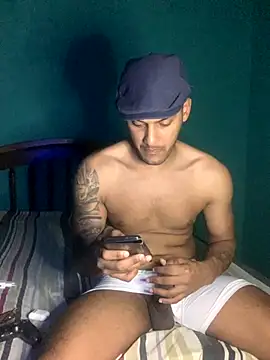 Snapshot of Pinocchiu chatting on October 13, 2025, 11:27 pm Pinocchiu online show from October 13, 2025, 11:27 pm