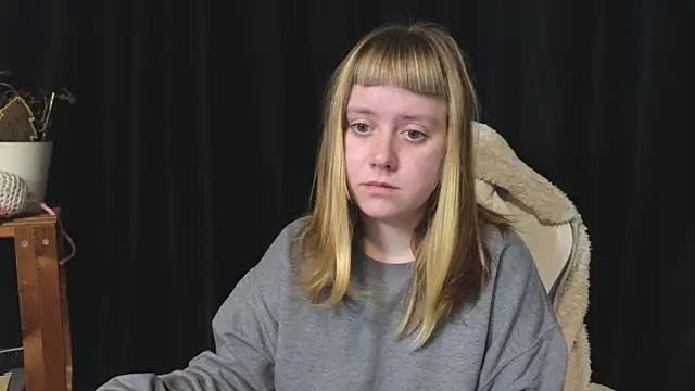 June shy0 online show from November 20, 2025, 7:42 am